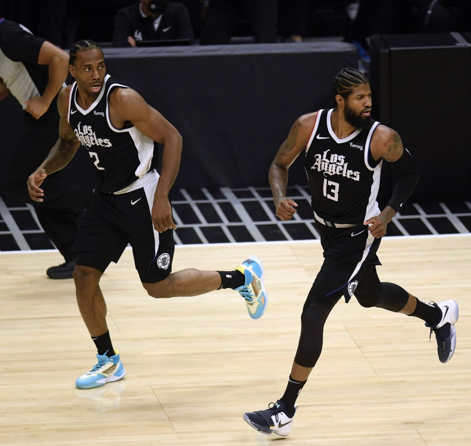 与官方反作 与官方反作